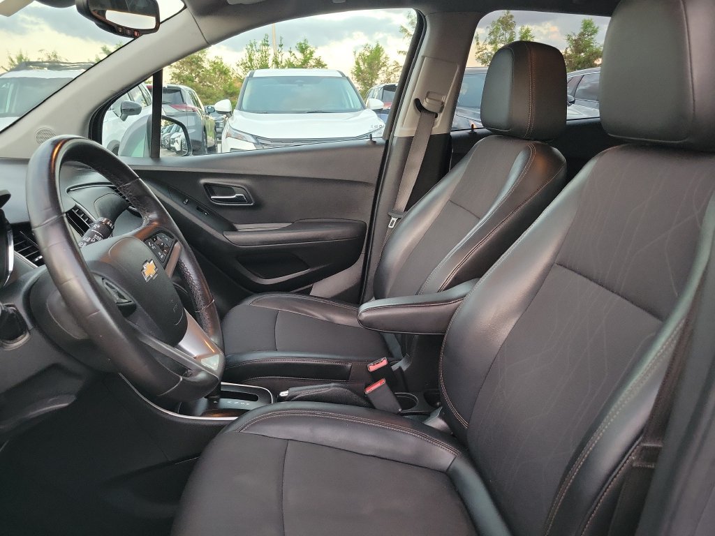 Used 2019 Chevrolet Trax LT w/ LT Convenience Package AWD/4WD image 16