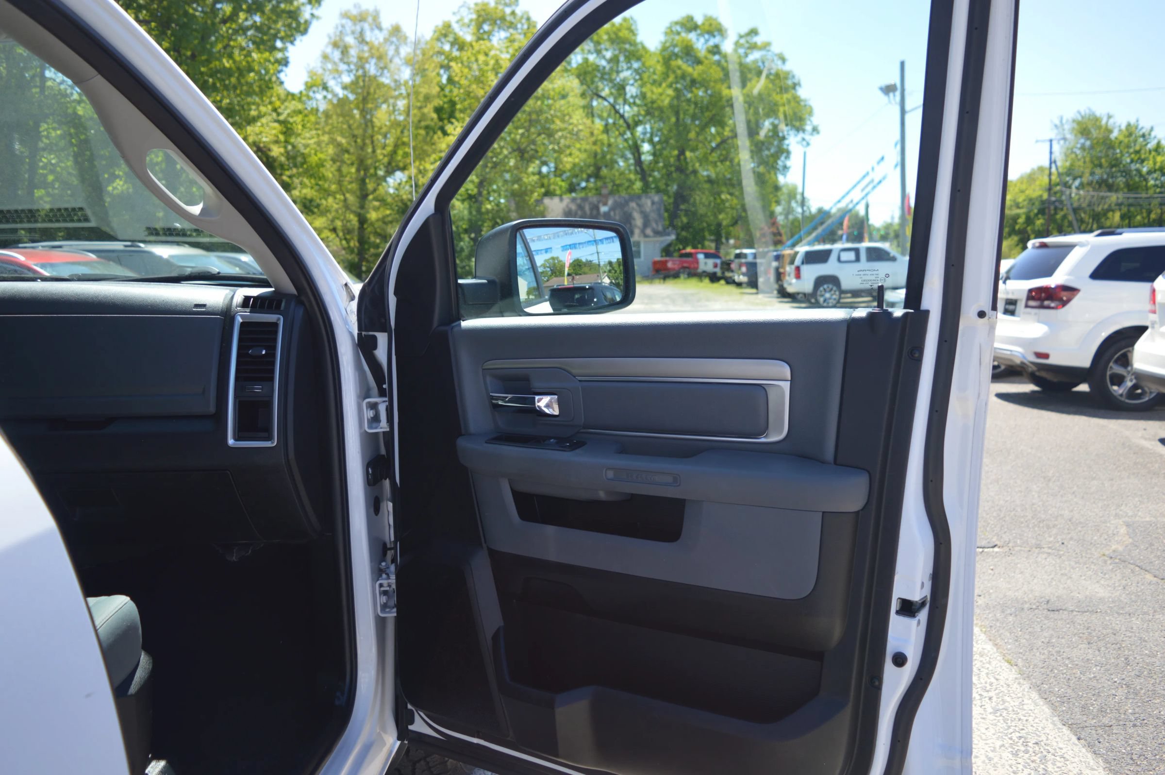 Used 2020 RAM 1500 Classic SLT RWD image 25