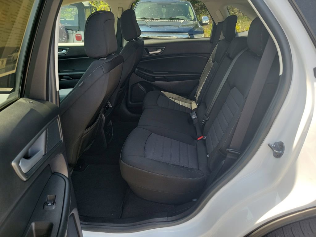 Used 2020 Ford Edge SE image 31