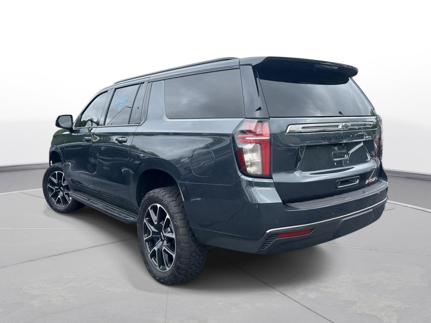 Used 2022 Chevrolet Suburban RST w/ Luxury Package AWD/4WD image 8