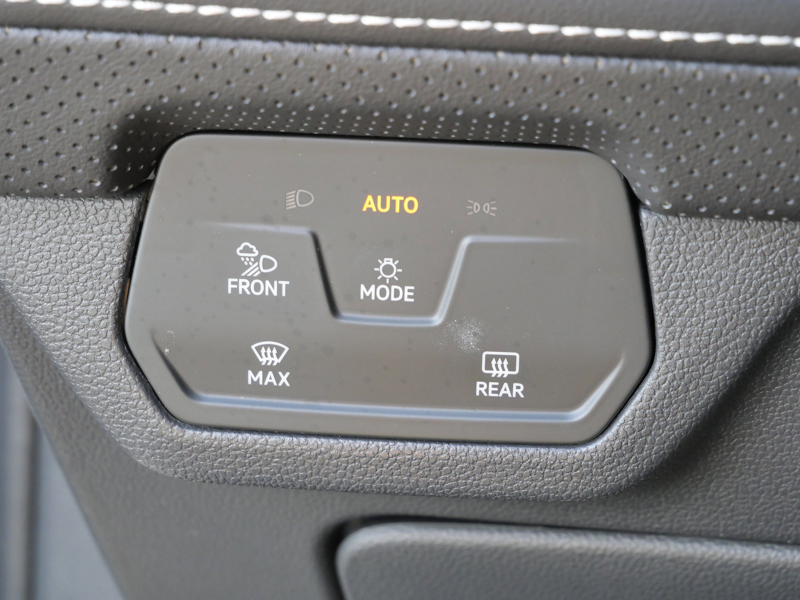 Certified 2024 Volkswagen Atlas SEL Premium R-Line image 21