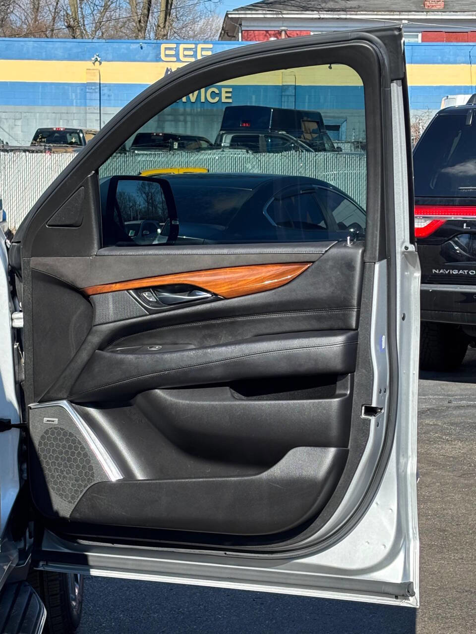 Used 2019 Cadillac Escalade ESV Luxury w/ LPO, Radiant Package image 22