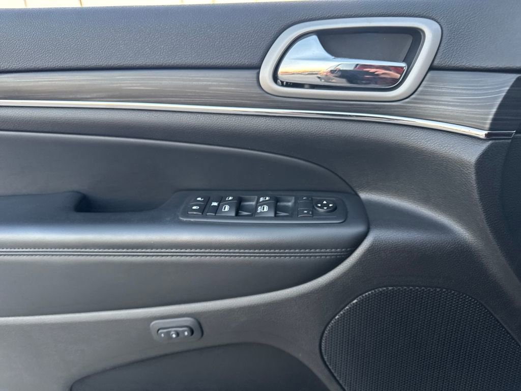 Used 2020 Jeep Grand Cherokee Limited w/ Luxury Group II image 23