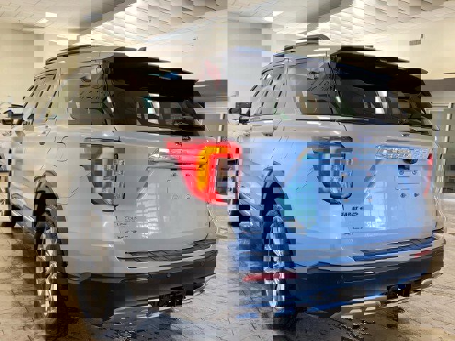 Certified 2022 Ford Explorer XLT w/ Equipment Group 202A image 5