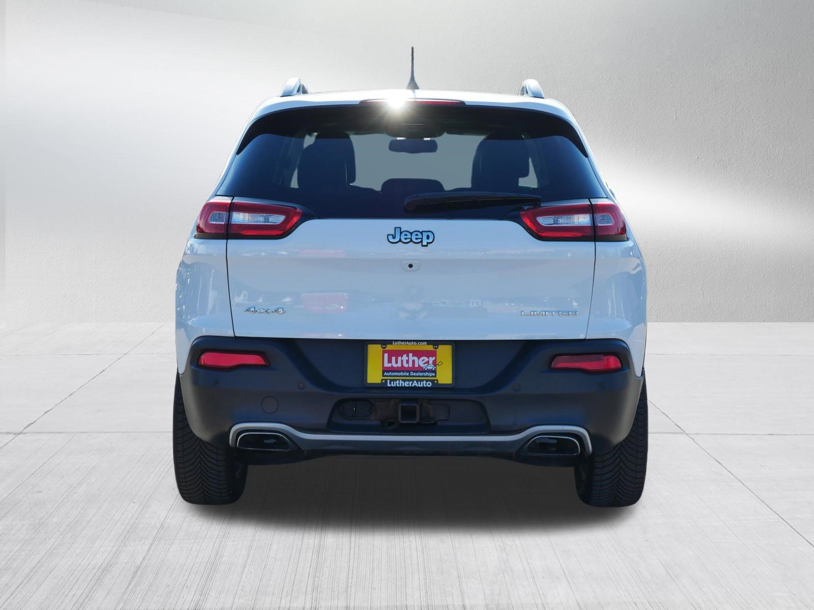 Used 2017 Jeep Cherokee Limited w/ Trailer Tow Group AWD/4WD image 6