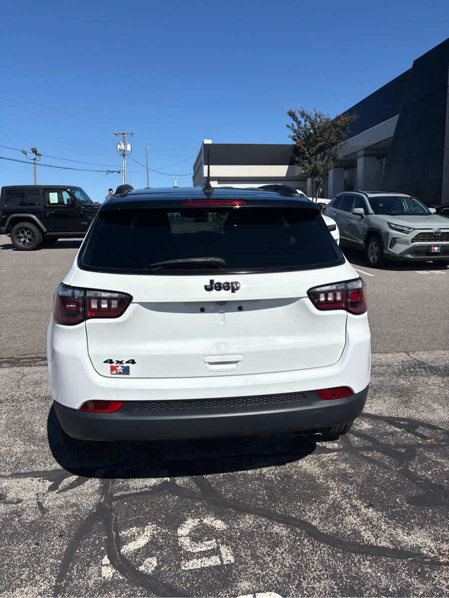 Used 2022 Jeep Compass Latitude w/ Convenience Group AWD/4WD image 25