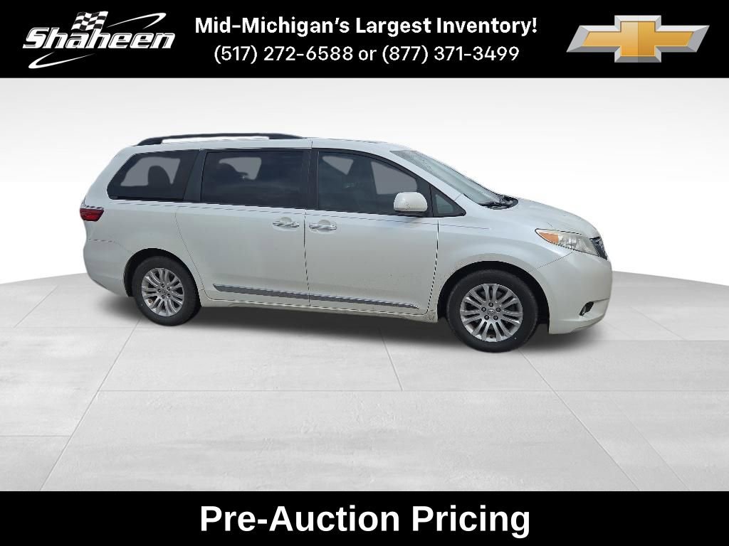 Used 2015 Toyota Sienna XLE FWD image 2