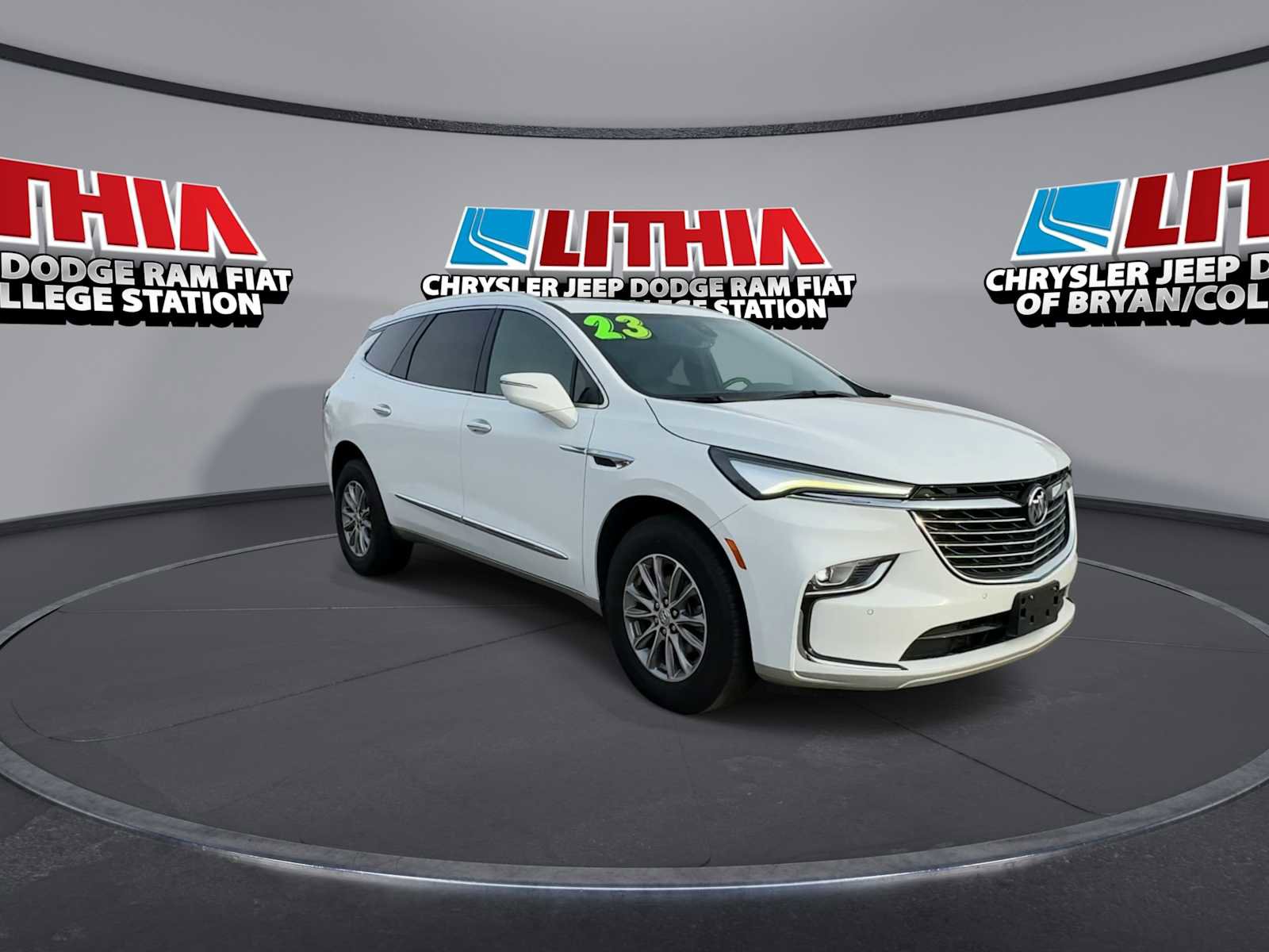 Used 2023 Buick Enclave Essence image 2