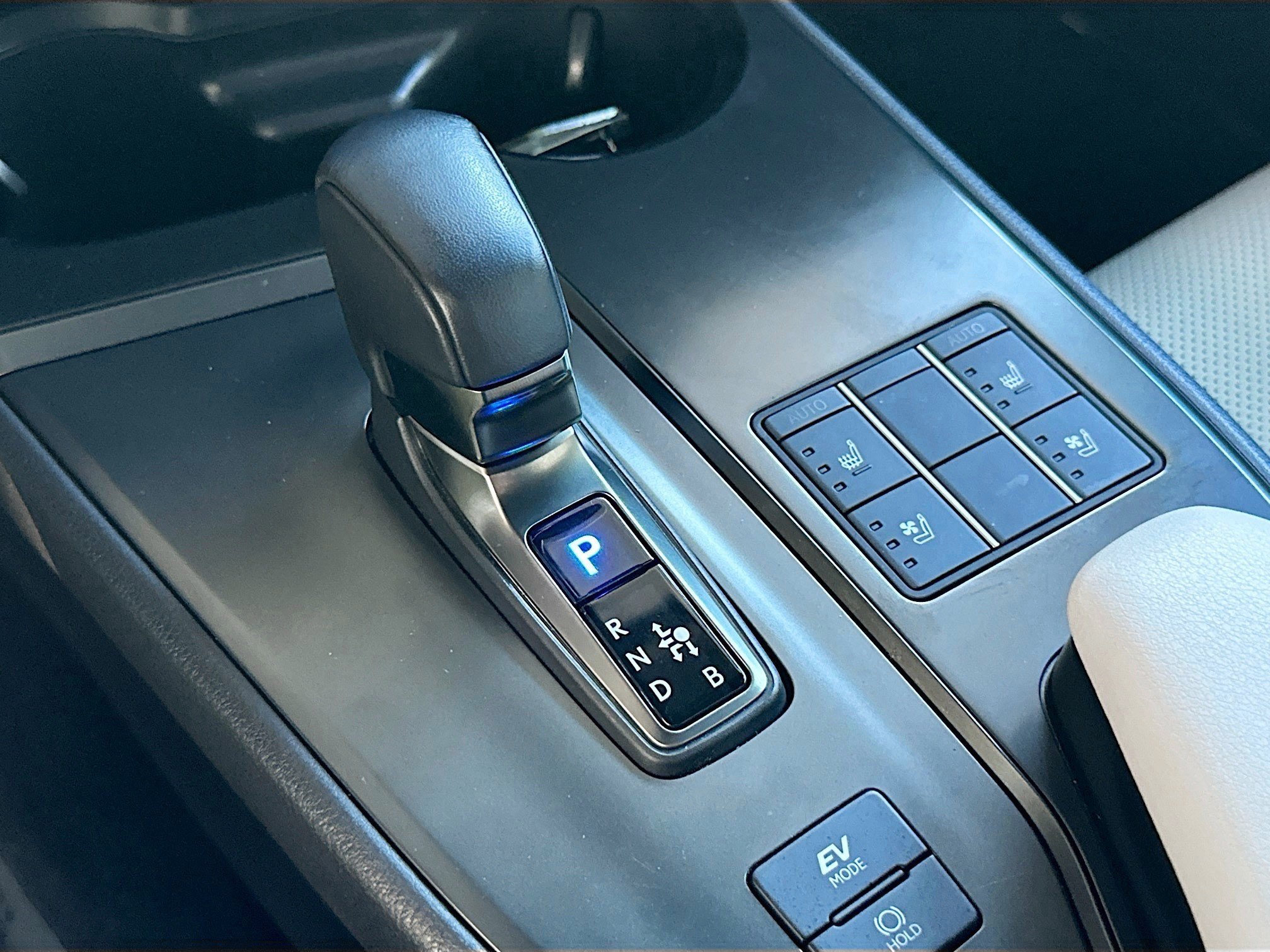 Used 2025 Lexus UX 300h FWD image 12