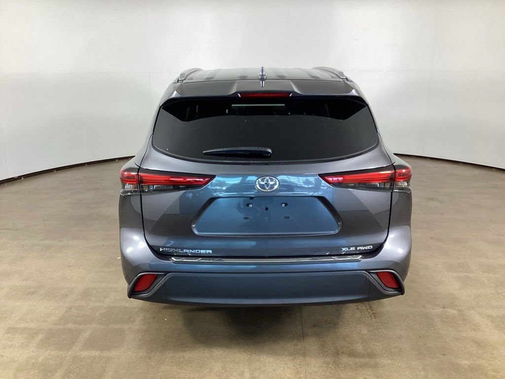 Used 2023 Toyota Highlander XLE AWD/4WD image 6