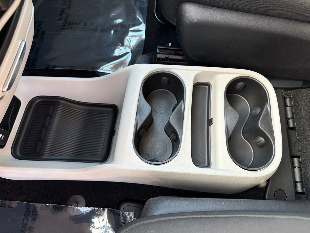 Used 2023 Chrysler Voyager LX image 24