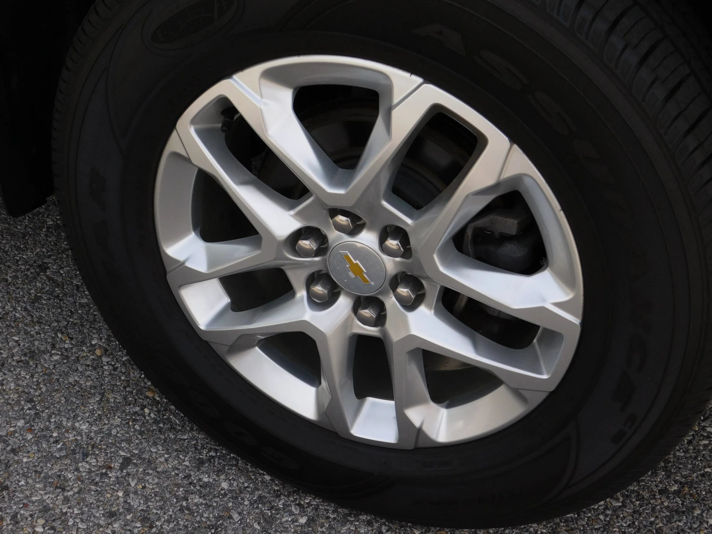 Used 2020 Chevrolet Traverse LT w/ Driver Confidence II Package AWD/4WD image 9