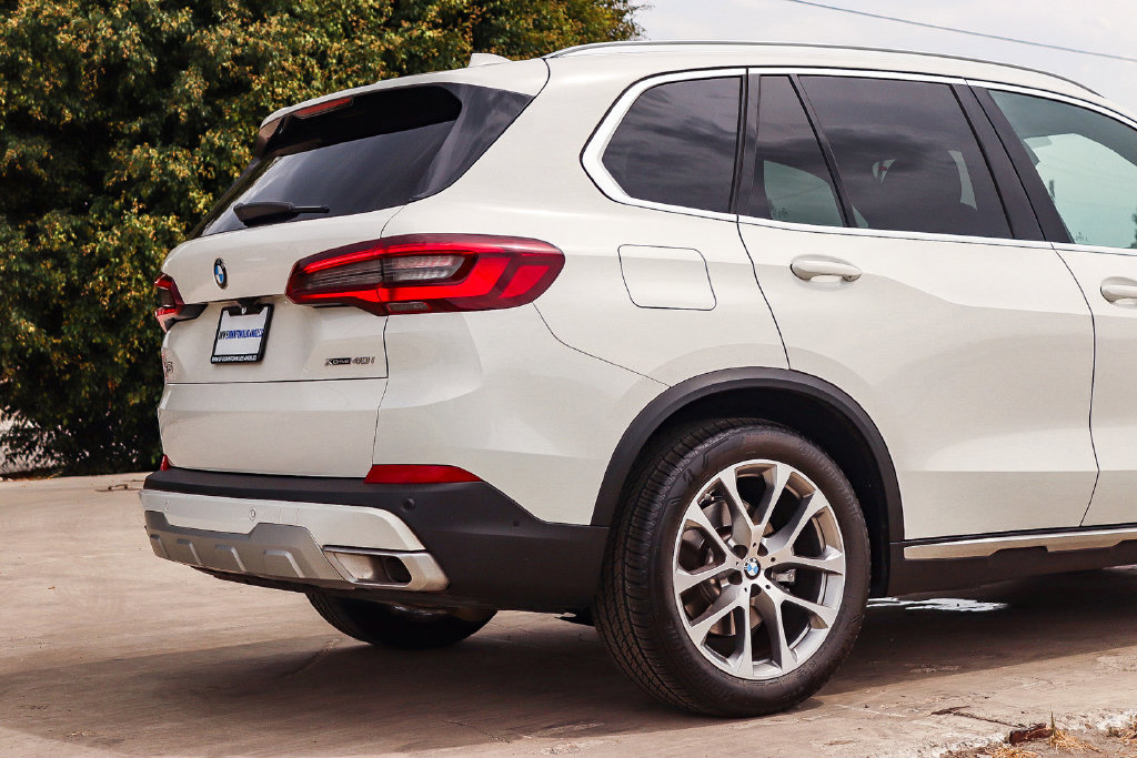 Used 2023 BMW X5 xDrive40i w/ Parking Assistance Package AWD/4WD image 11