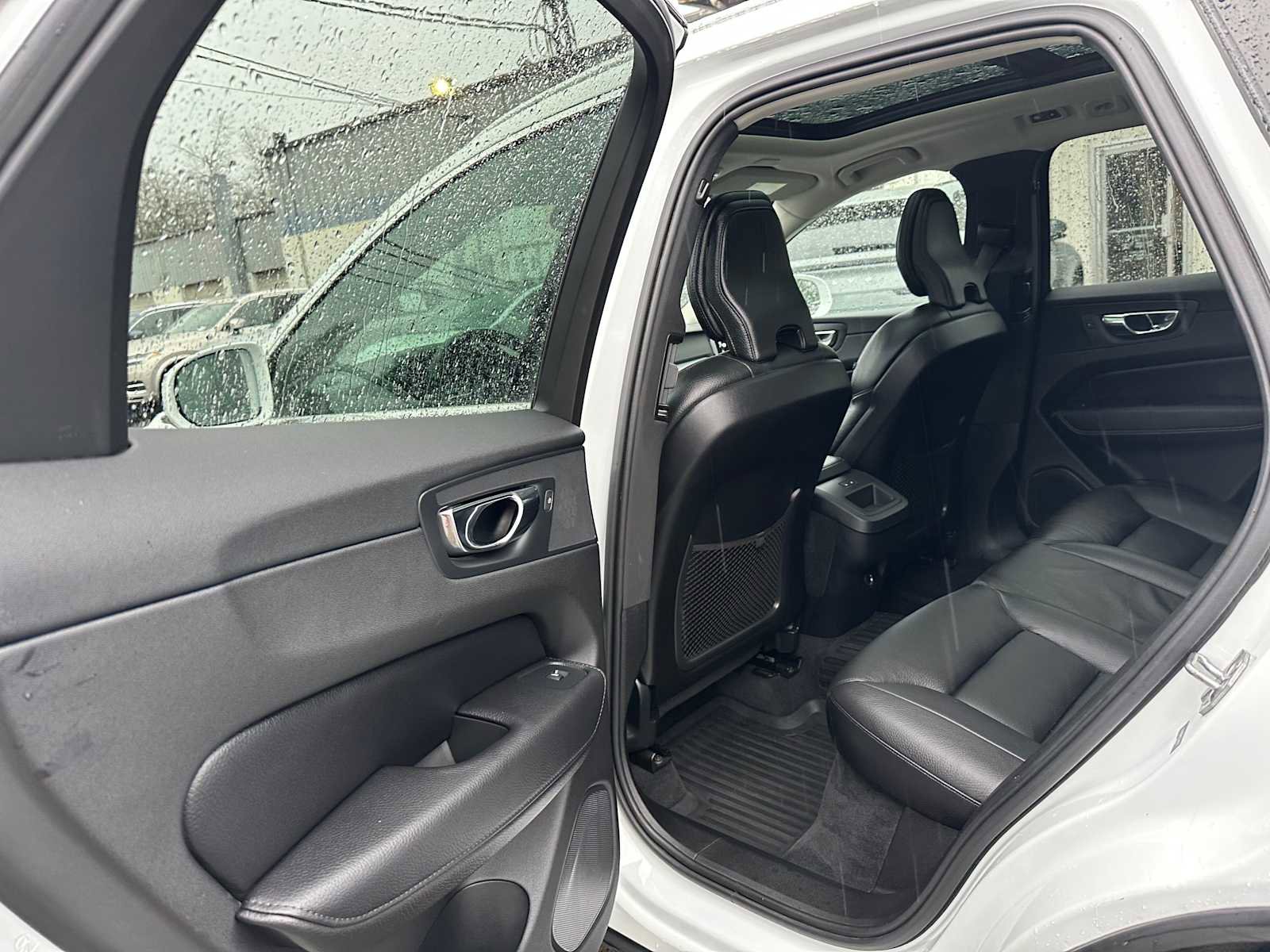 Used 2020 Volvo XC60 T5 Momentum image 16