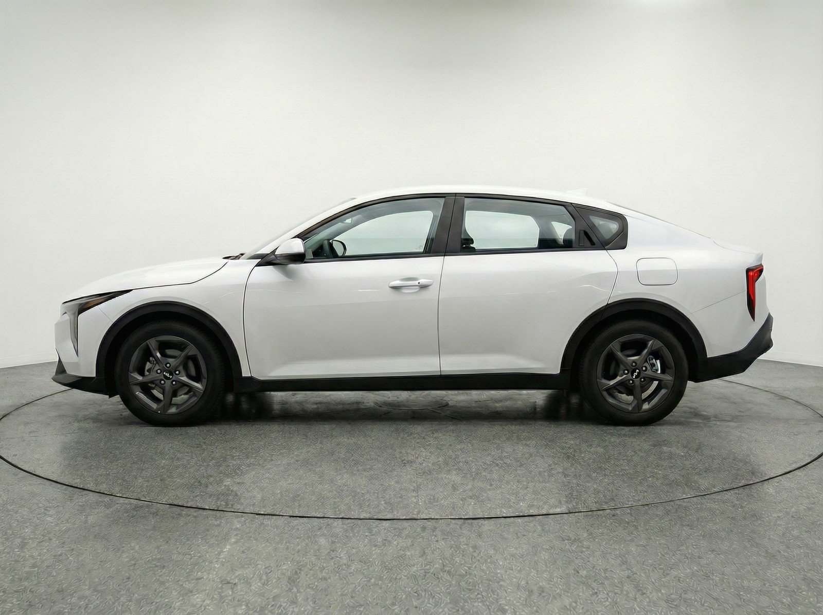 Used 2025 Kia K4 LXS image 5