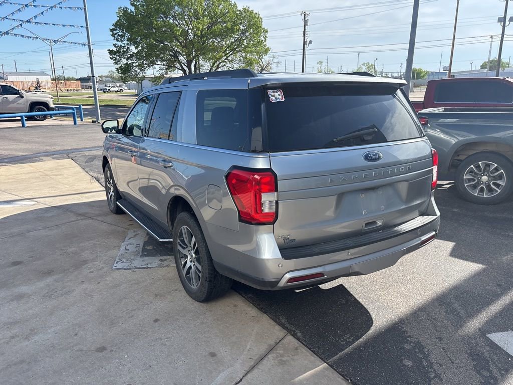 Used 2023 Ford Expedition XLT image 3