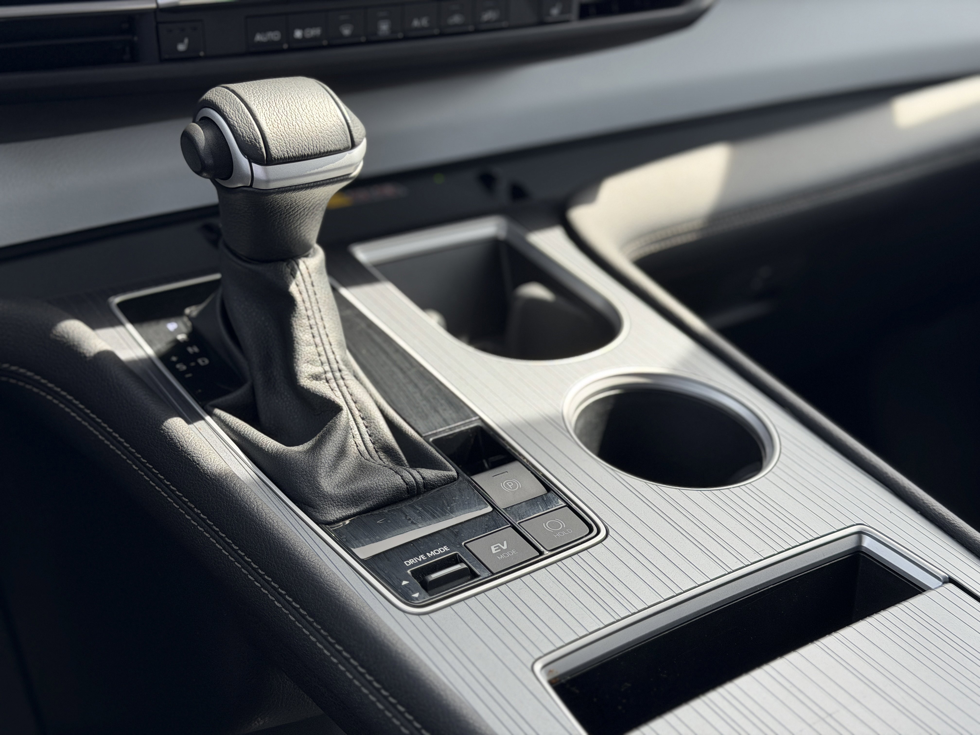 Used 2025 Toyota Sienna XLE FWD image 18