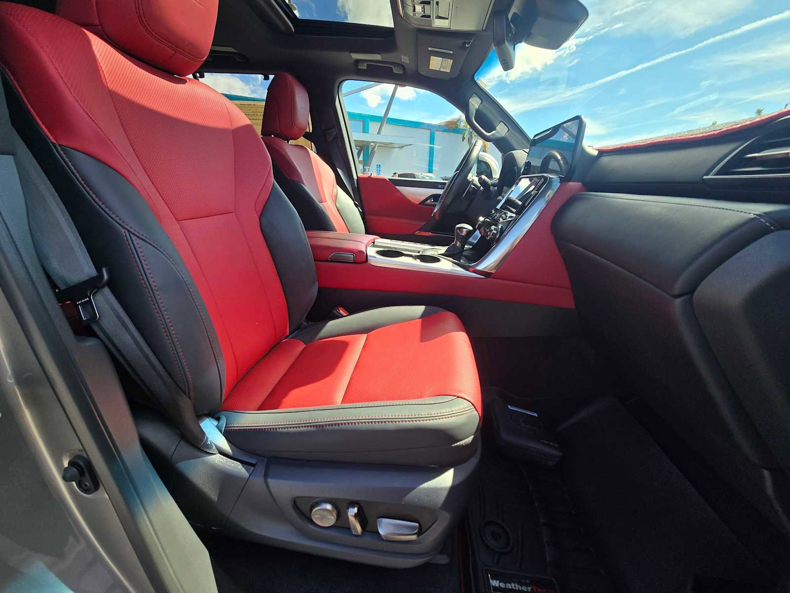 Used 2023 Lexus LX 600 F Sport w/ Accessory Package (Z1) AWD/4WD image 11