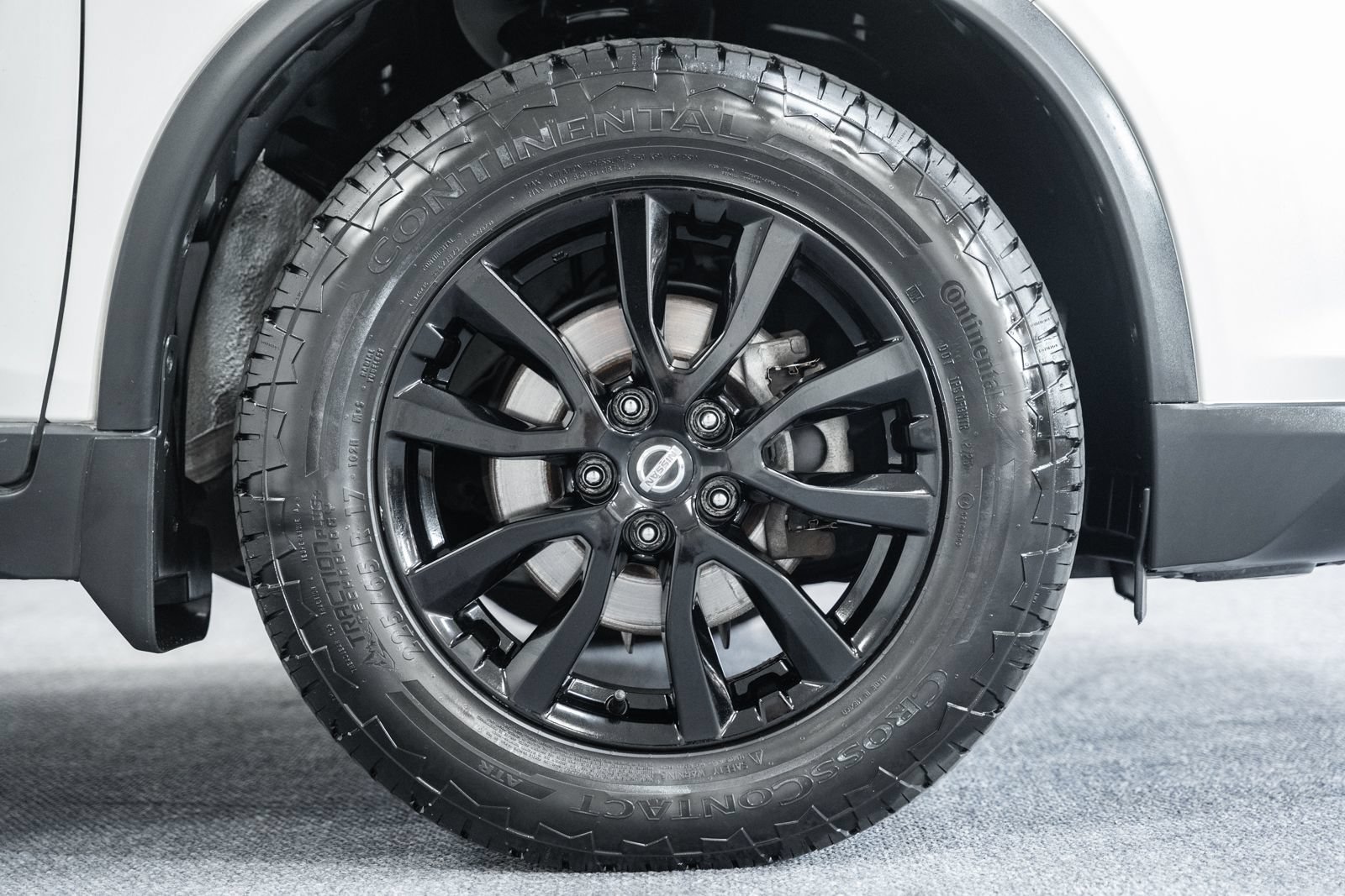Used 2017 Nissan Rogue SV AWD/4WD image 14