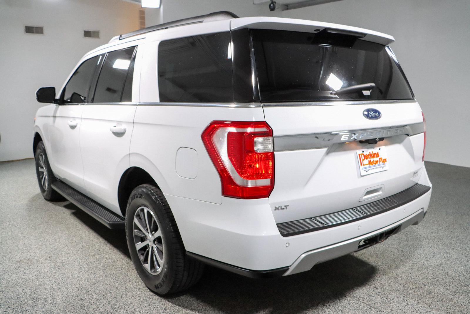 Used 2019 Ford Expedition XLT w/ Equipment Group 201A AWD/4WD image 9