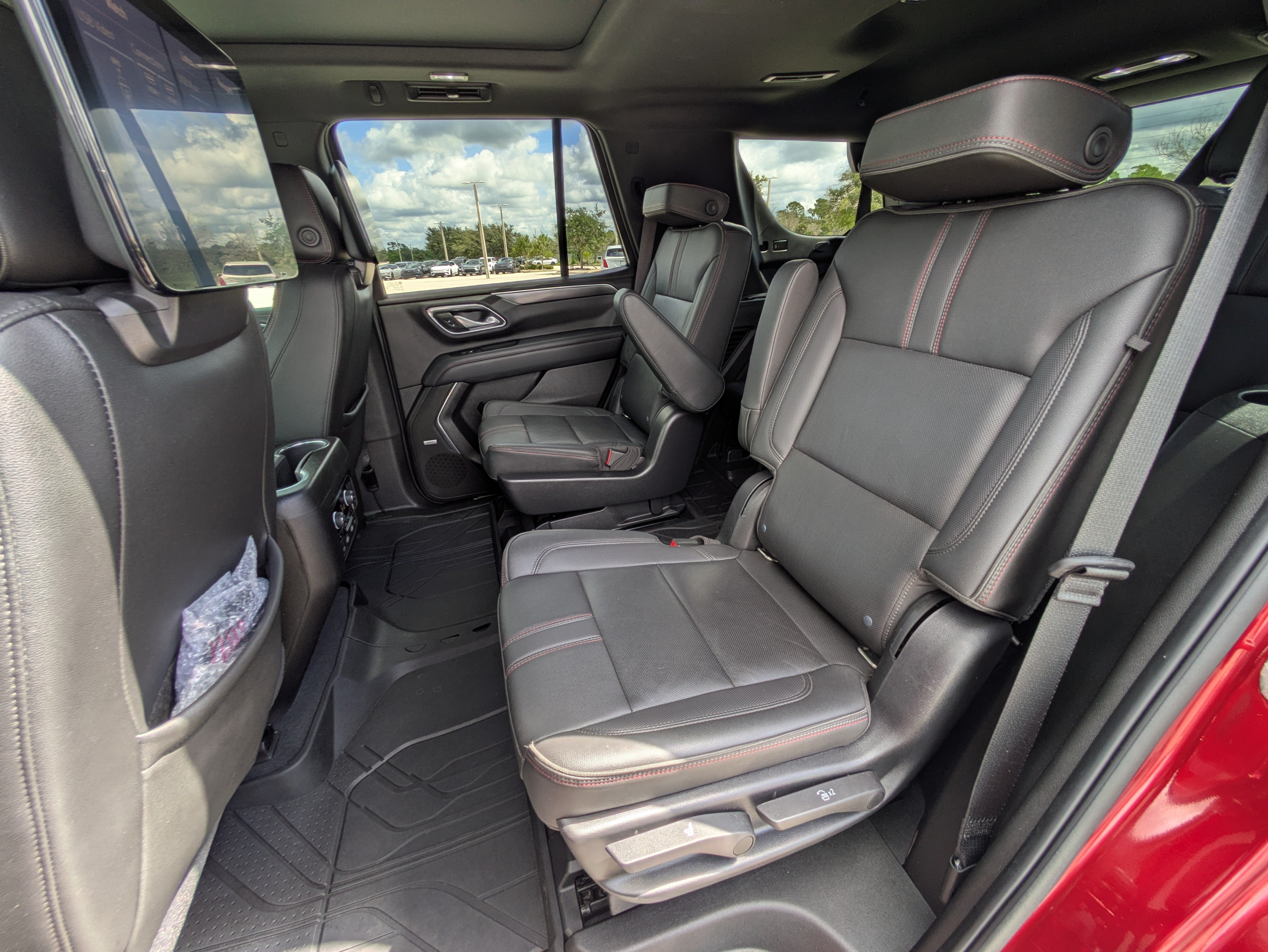 Used 2021 Chevrolet Tahoe RST w/ Luxury Package RWD image 14