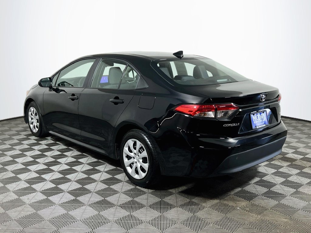 Certified 2025 Toyota Corolla LE FWD image 5