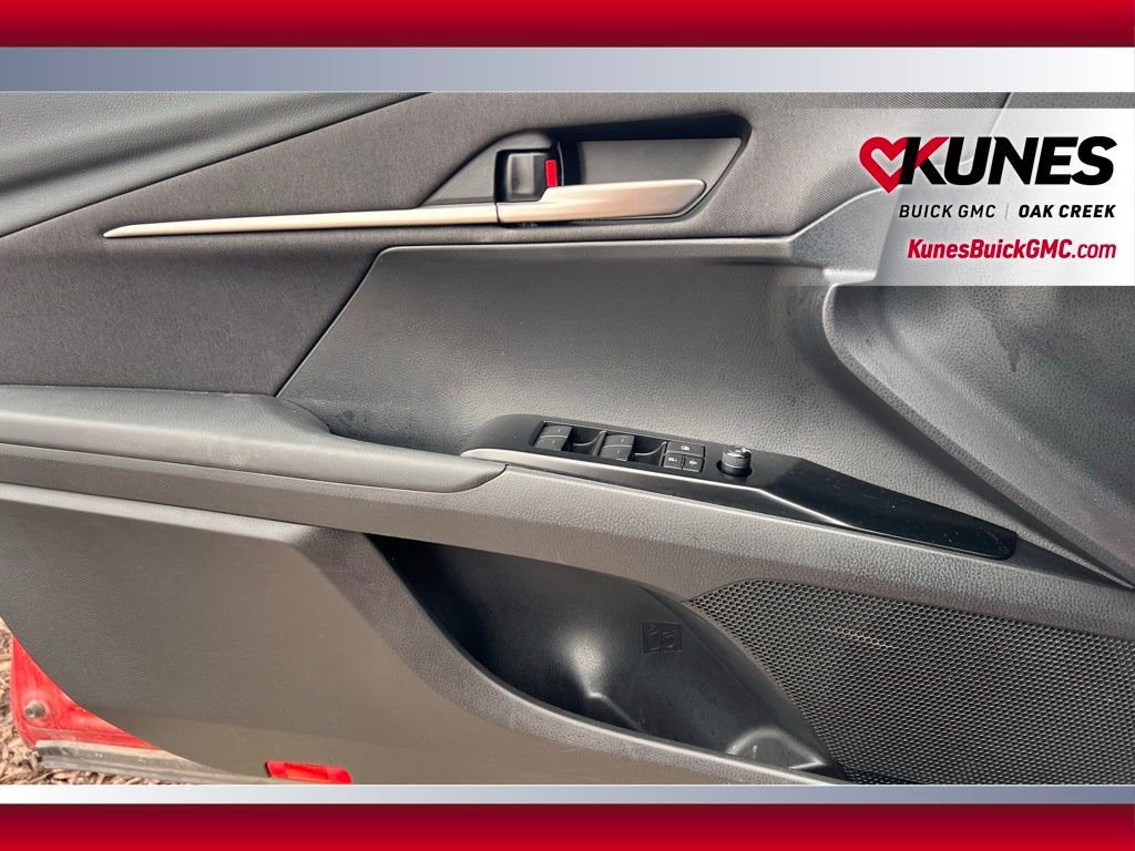 Used 2025 Toyota Camry SE image 9