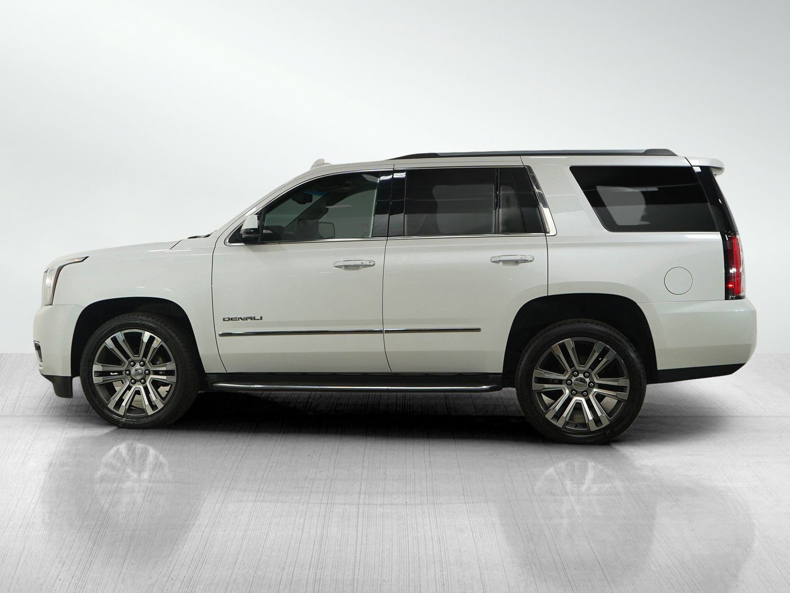 Used 2017 GMC Yukon Denali w/ Open Road Package image 2
