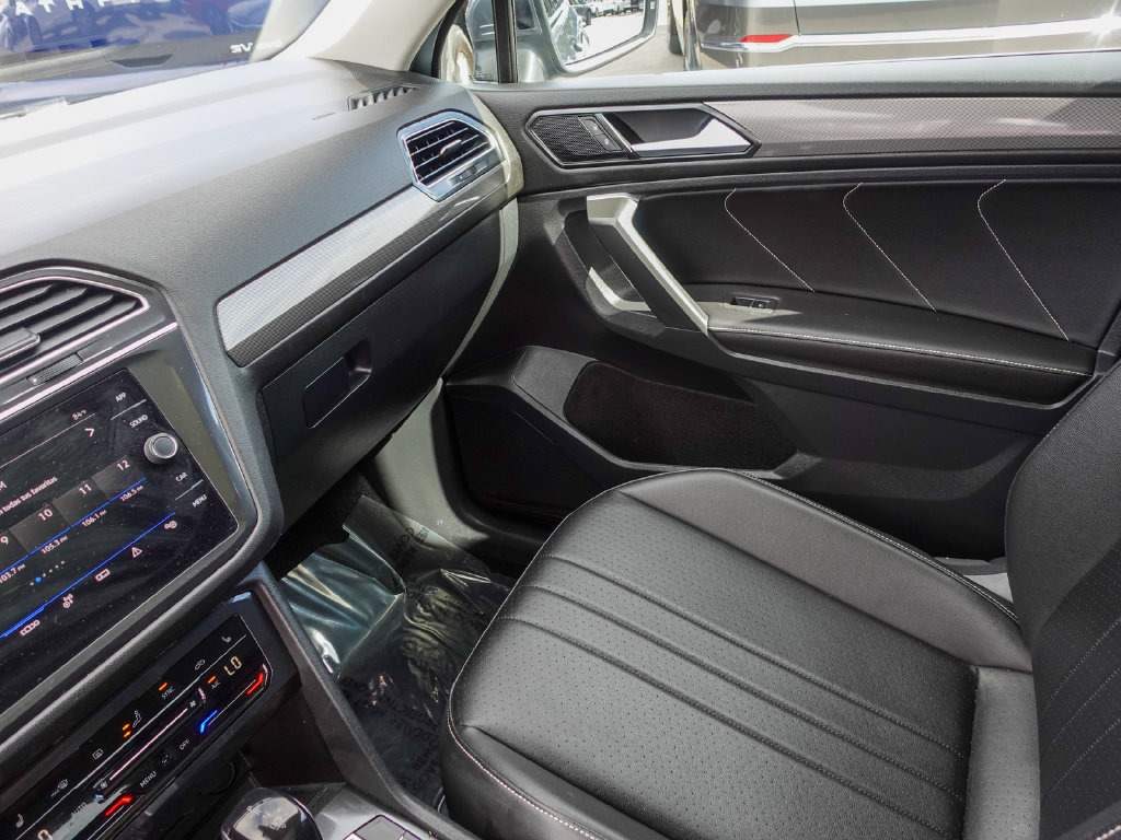 Used 2023 Volkswagen Tiguan SE FWD image 21