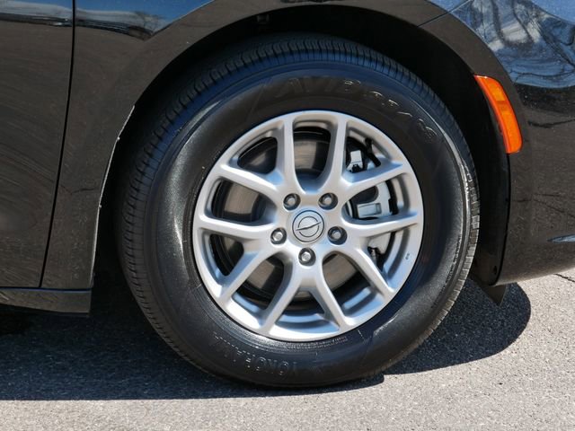 Used 2025 Chrysler Pacifica Select image 7