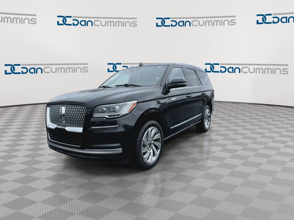 Used 2023 Lincoln Navigator Reserve AWD/4WD image 4