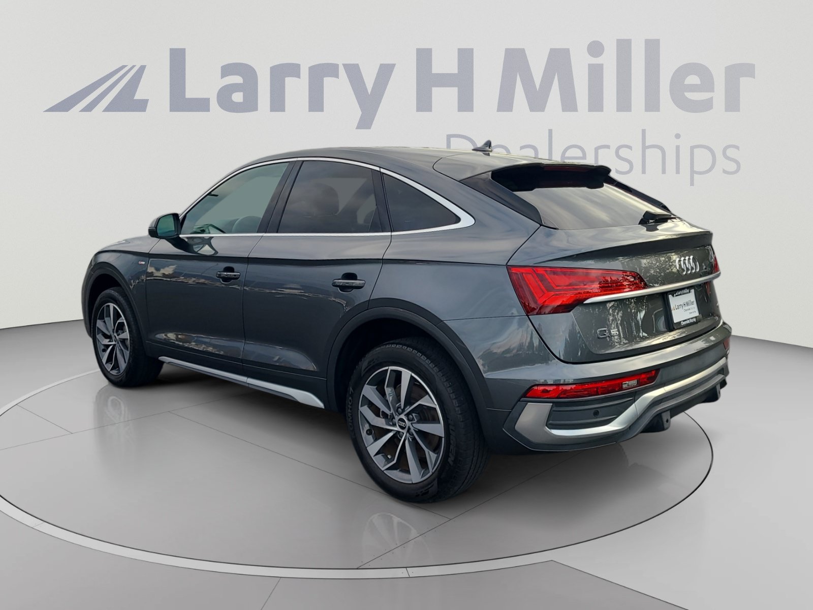 Used 2023 Audi Q5 2.0T Premium w/ Convenience Package AWD/4WD image 3