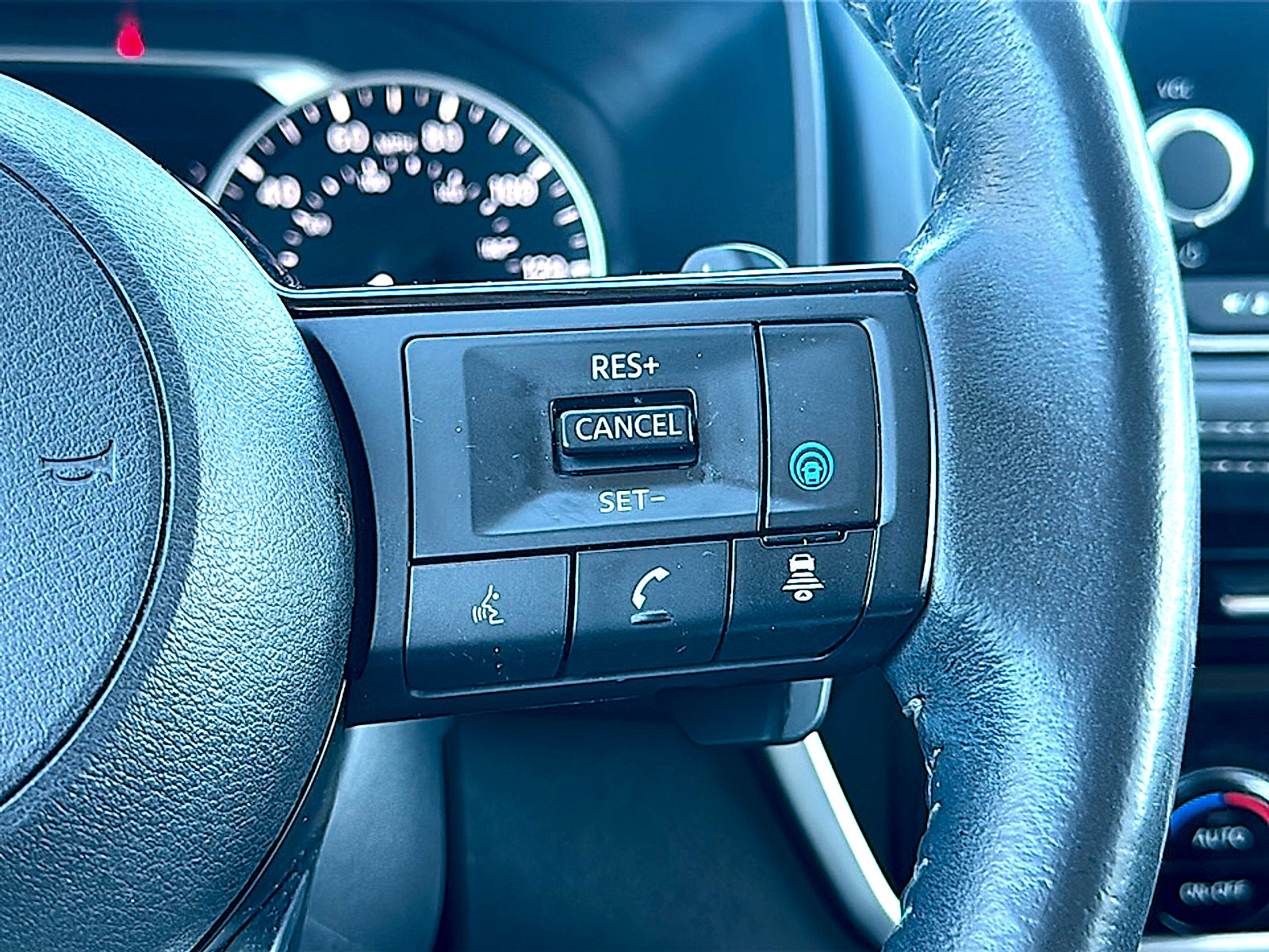 Used 2021 Nissan Rogue SV w/ Premium Package image 29