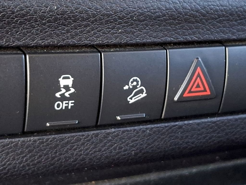 Used 2018 Jeep Wrangler Unlimited Sahara w/ Connectivity Group image 23