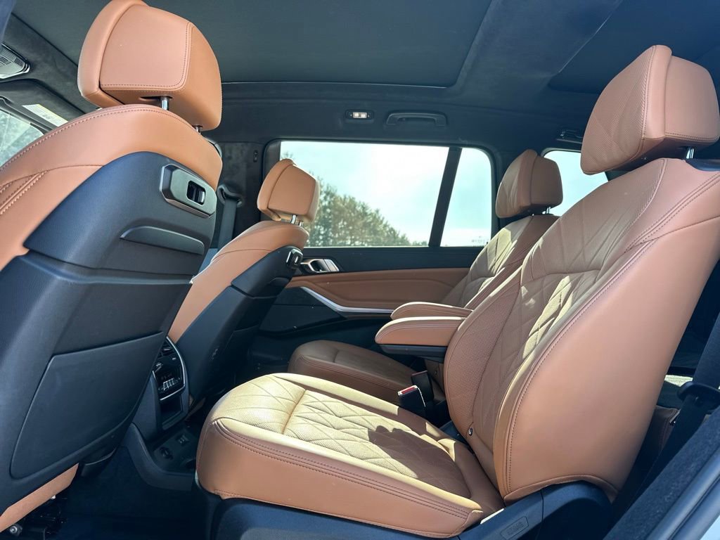 Used 2023 BMW X7 xDrive40i w/ M Sport Package image 21