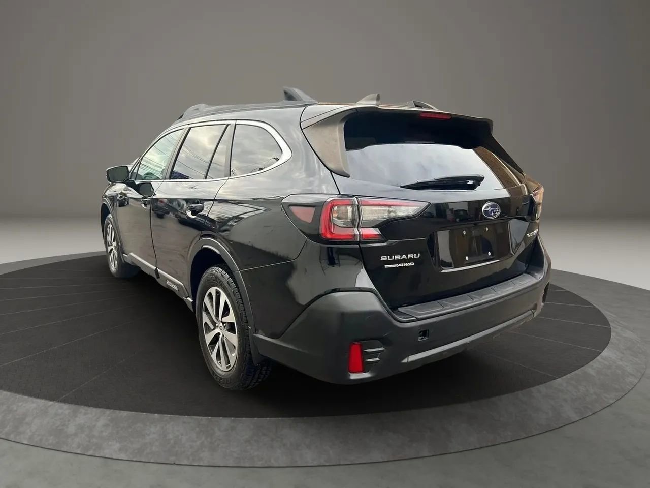 Used 2020 Subaru Outback Premium image 7