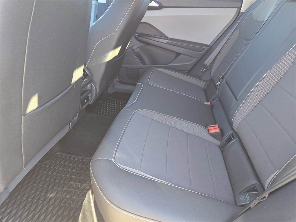 Used 2024 Volkswagen Taos SE image 31