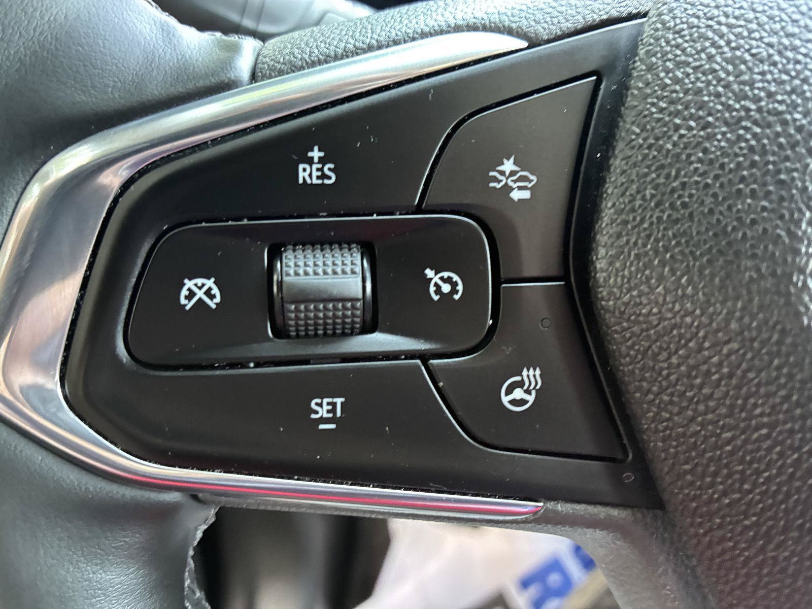 Used 2025 Chevrolet Trax ACTIV w/ Sunroof Package FWD image 22