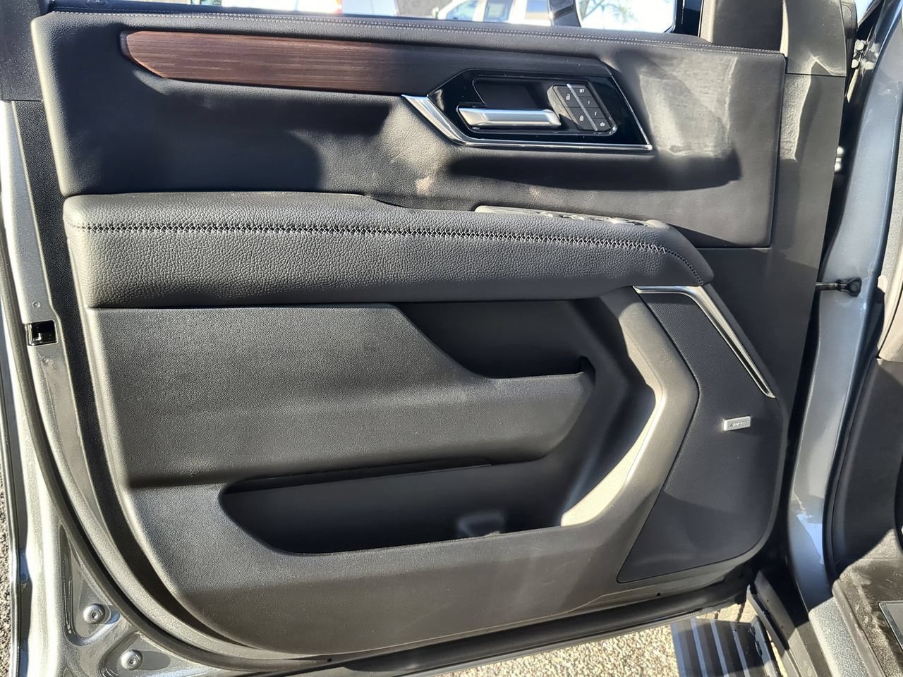Used 2026 GMC Yukon XL Denali w/ Sun & Power Step Package AWD/4WD image 23