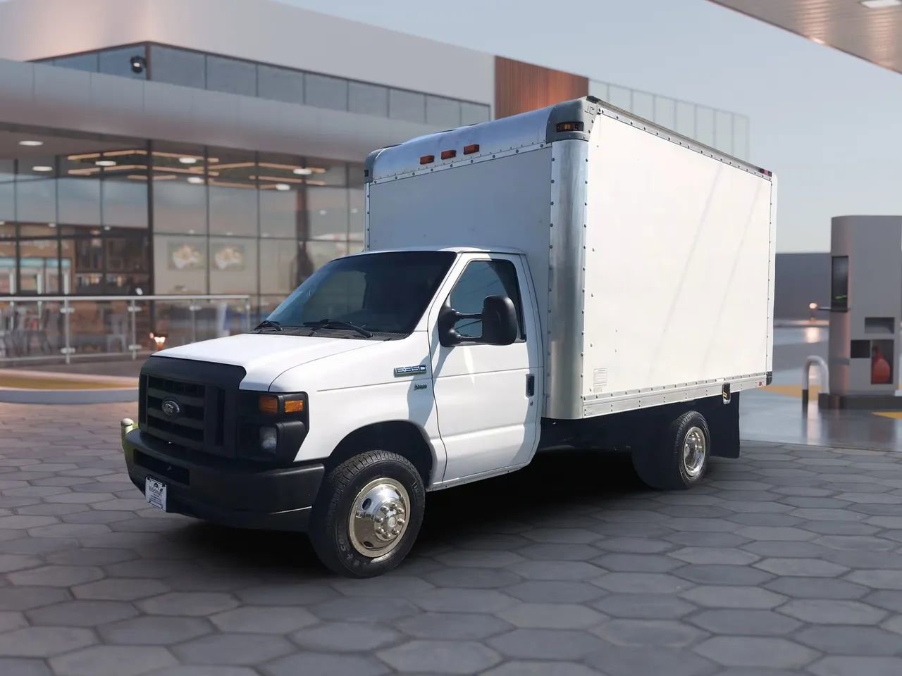 Used 2014 Ford E-350 and Econoline 350 Super Duty RWD image 8