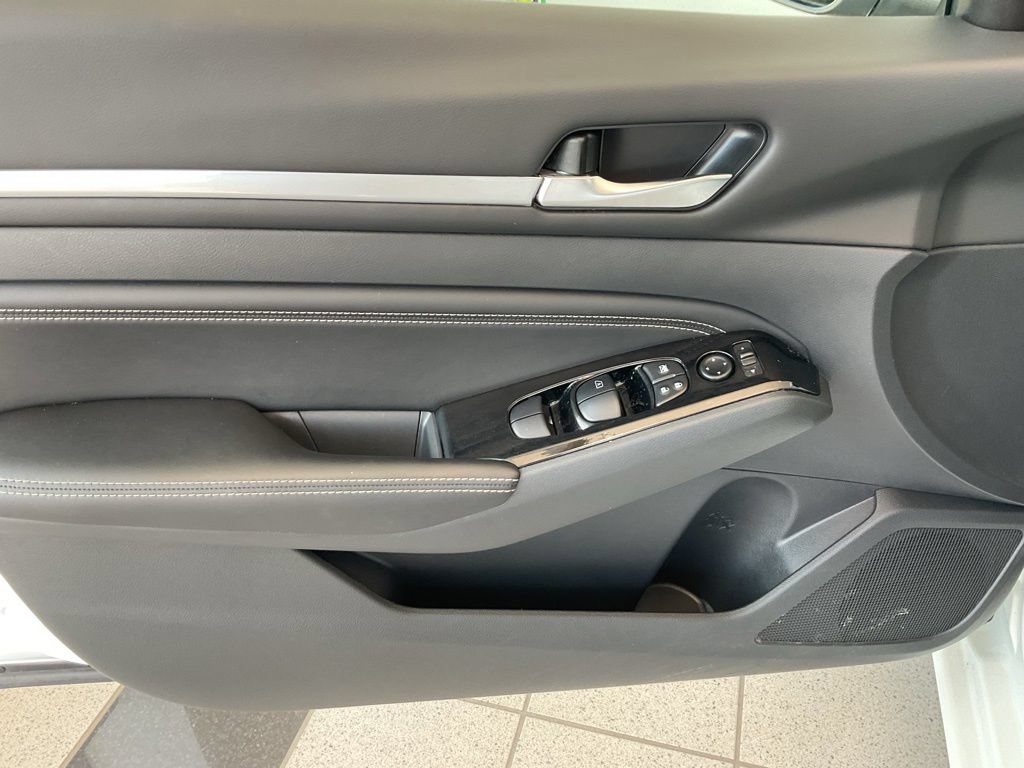 Used 2023 Nissan Altima 2.5 SV w/ SV Premium Package AWD/4WD image 11