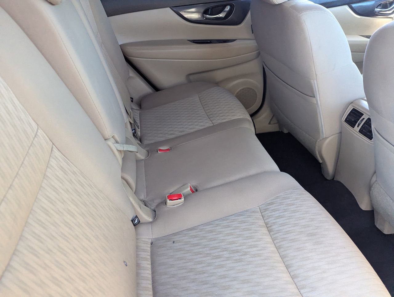 Used 2017 Nissan Rogue SV image 18