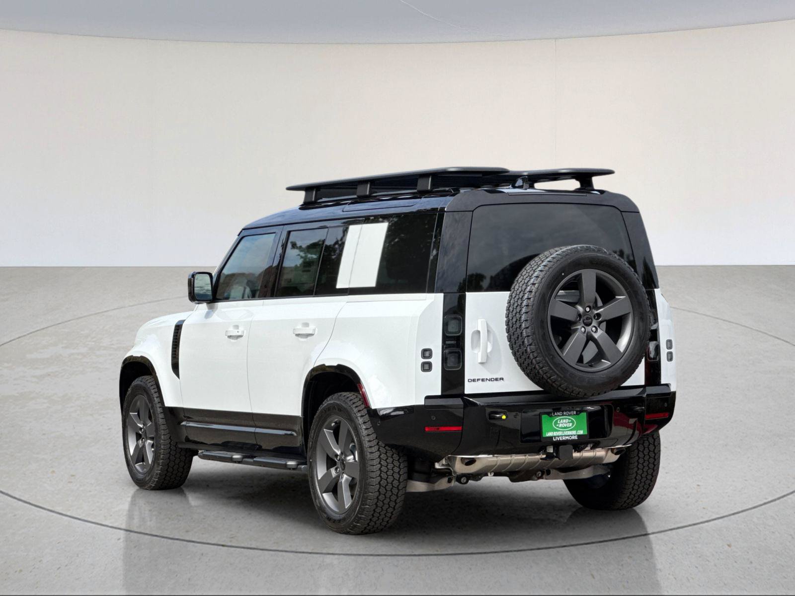 New 2026 Land Rover Defender 110 X-Dynamic SE AWD/4WD image 4