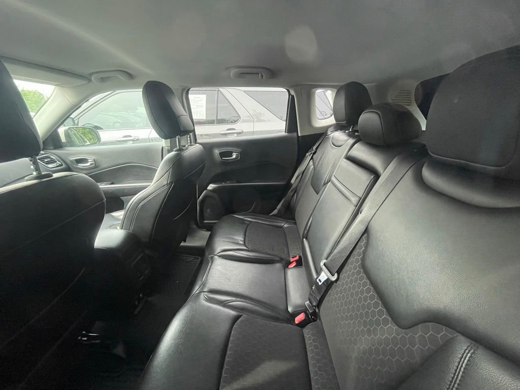 Used 2018 Jeep Compass Latitude w/ Popular Equipment Group AWD/4WD image 5