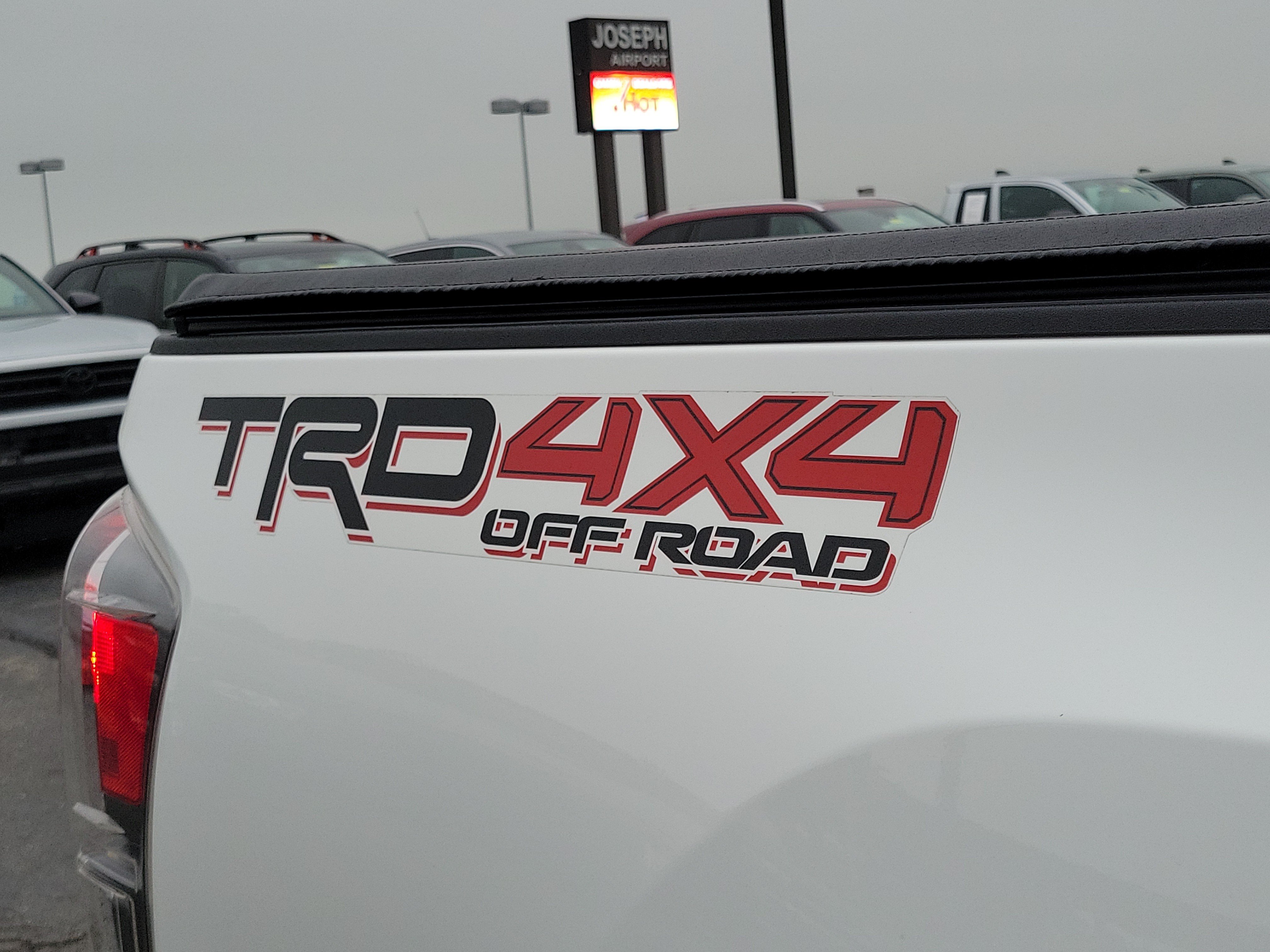 Used 2021 Toyota Tacoma TRD Off-Road AWD/4WD image 7