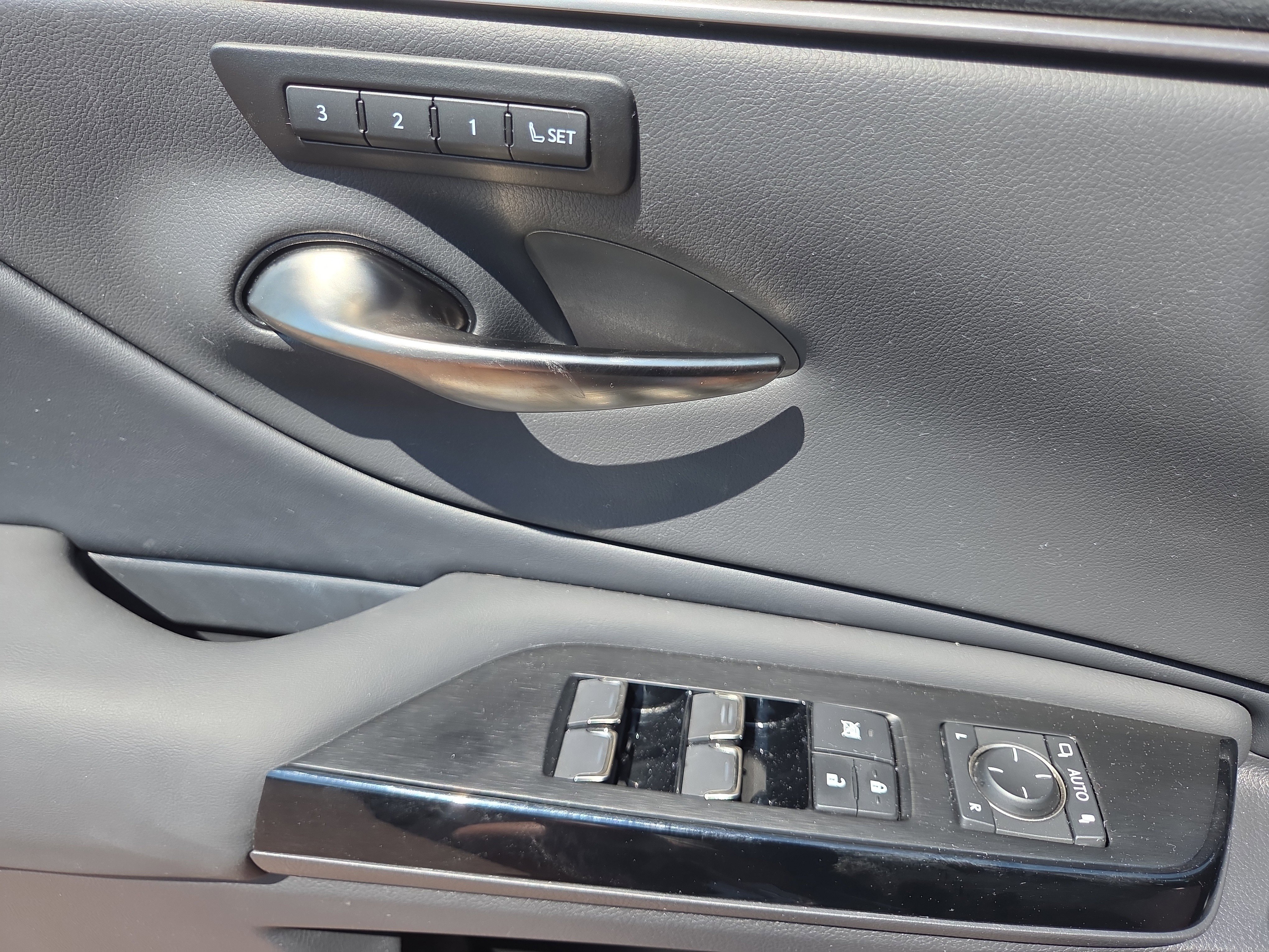 Certified 2025 Lexus ES 350 w/ Premium Package FWD image 33