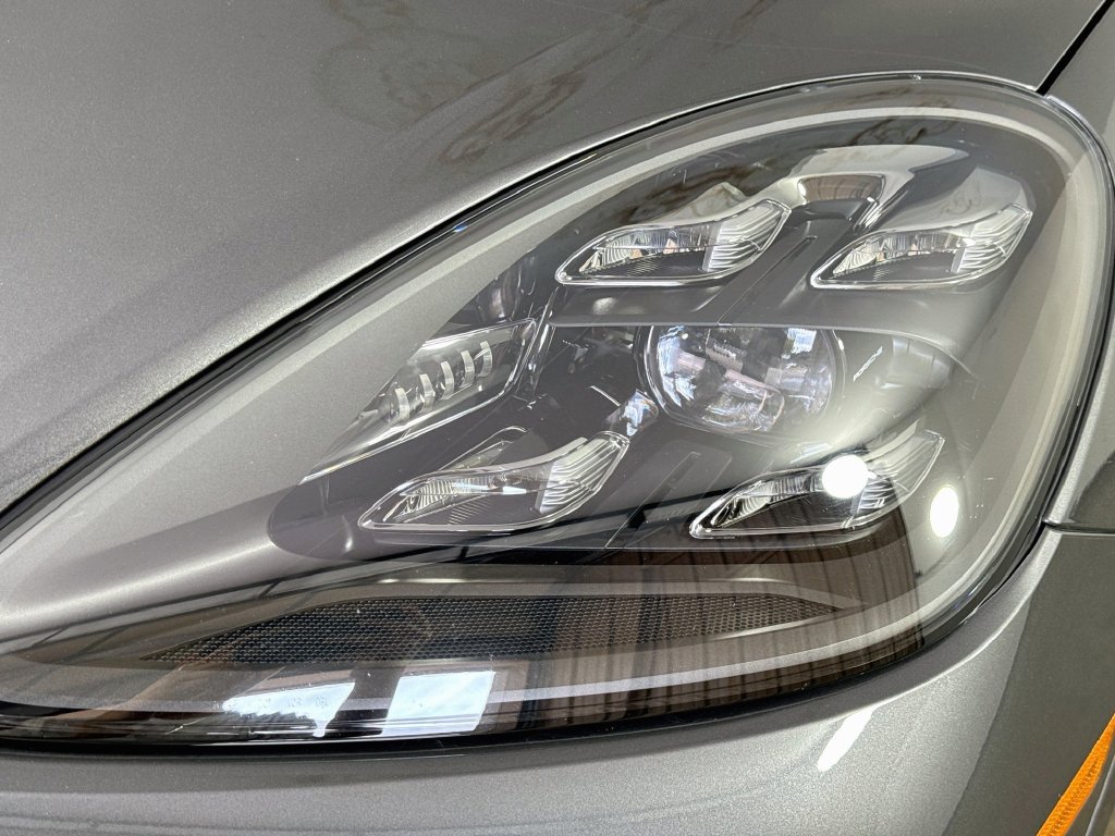 Used 2021 Porsche Cayenne AWD/4WD image 40