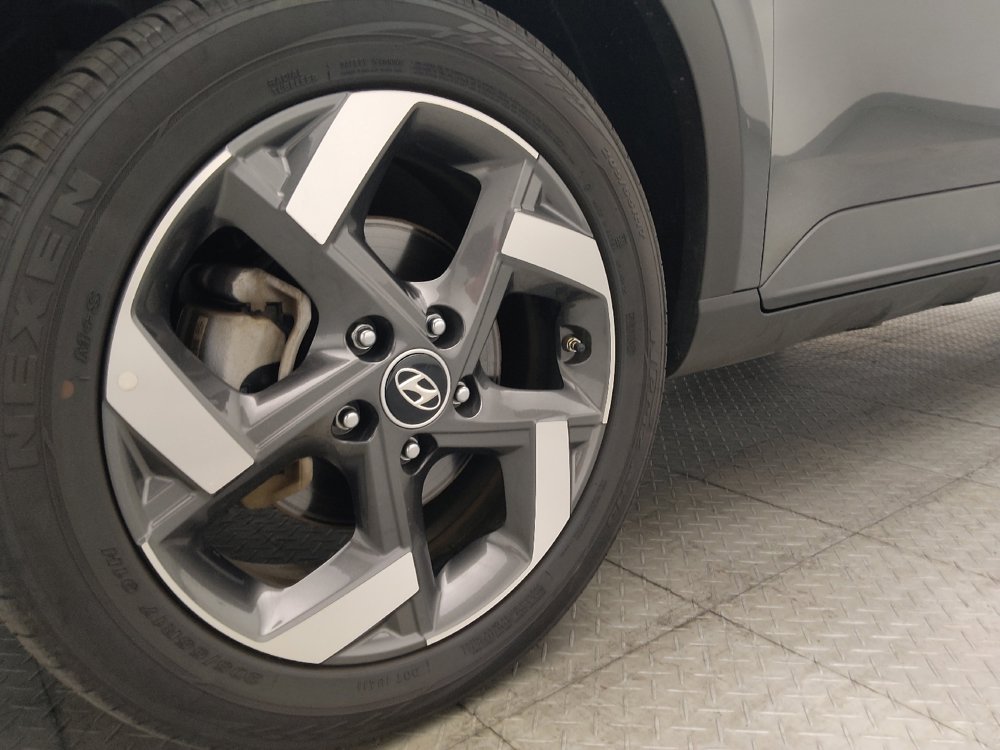 Used 2025 Hyundai Venue SEL FWD image 31