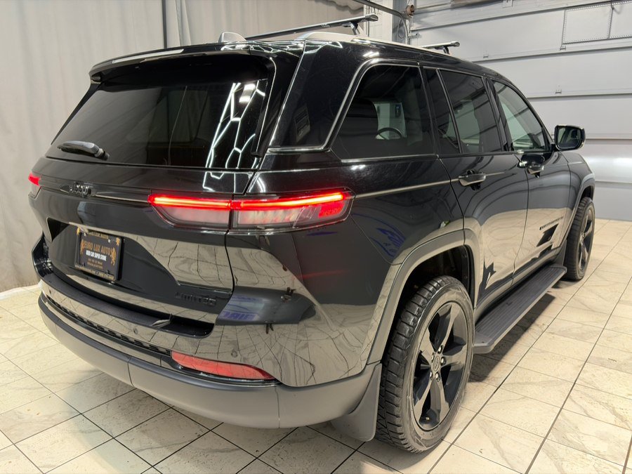 Used 2023 Jeep Grand Cherokee Limited w/ Black Appearance Package AWD/4WD image 10