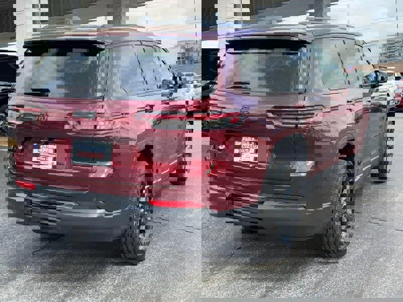 Used 2023 Jeep Grand Cherokee L Laredo AWD/4WD image 3